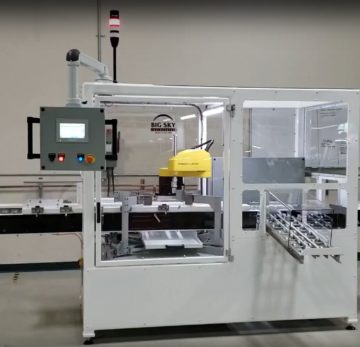 Automatic box cutter robot with conveyors